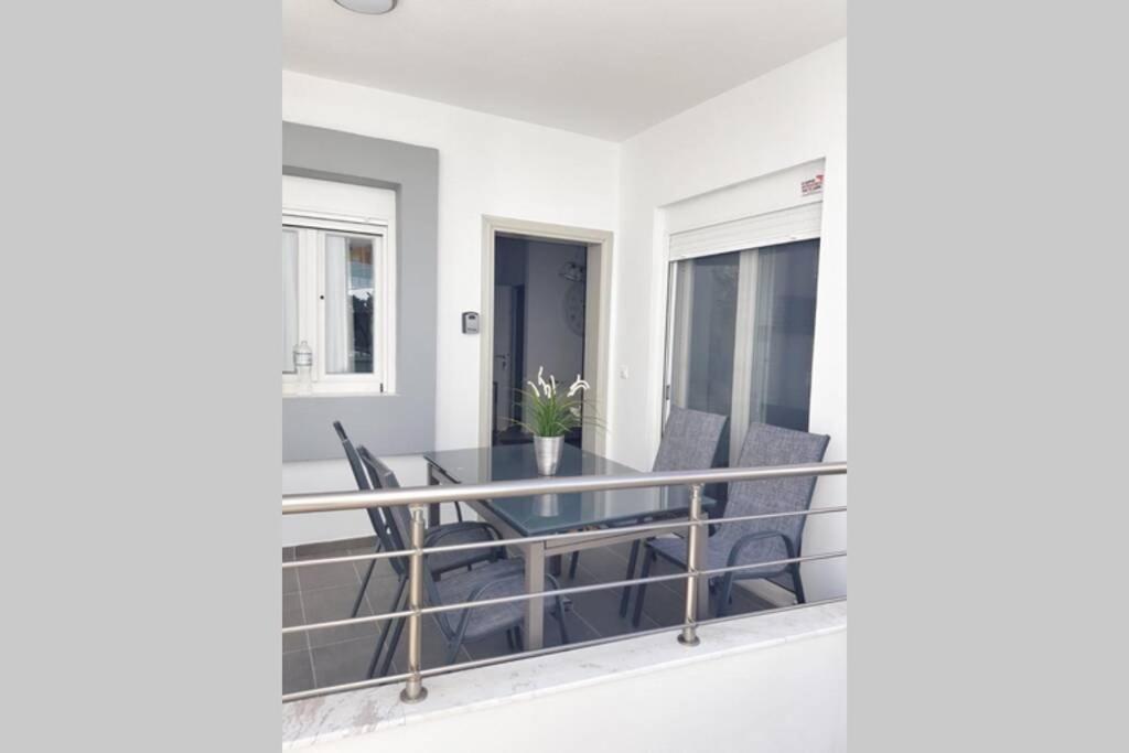 Polychrono New 2 Bedroom Apt. Just By The Sea! Exterior photo