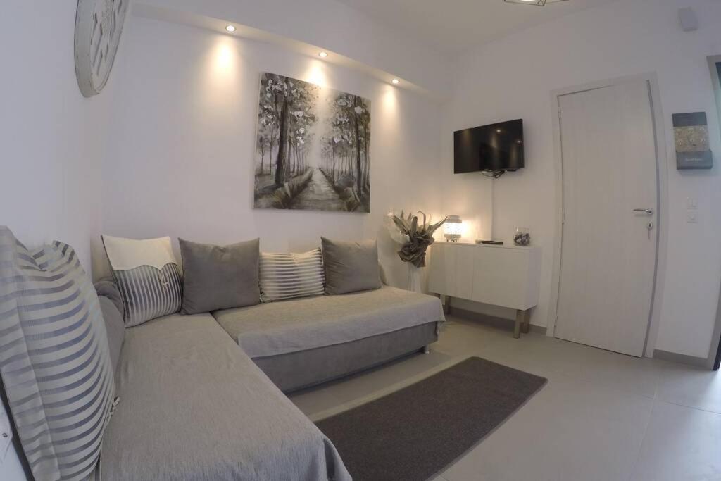 Polychrono New 2 Bedroom Apt. Just By The Sea! Exterior photo